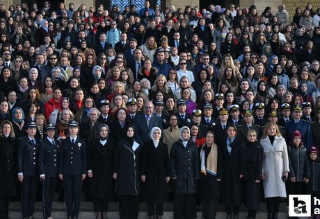 Bakan Göktaş'tan Türk kadınına seçme ve seçilme hakkı verilmesinin yıl dönümünde Anıtkabir'e ziyaret!