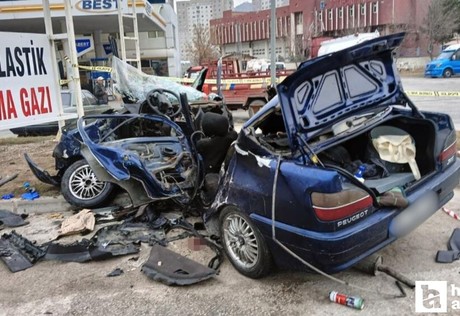 Mamak 19 Mayıs Bulvarı'nda trafik kazası! 1 kişi hayatını kaybetti, 3 kişi yaralandı