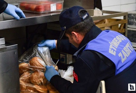Etimesgut Belediyesi zabıta ekiplerinden ilçe genelinde kapsamlı denetim