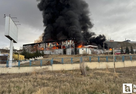 Kırıkkale OSB'de fabrika yangını! Ekipler müdahaleye devam ediyor