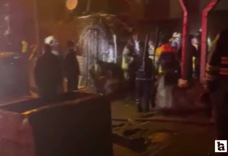 Altındağ'da bahçesinde hurdalık yığılı binada yangın çıktı!