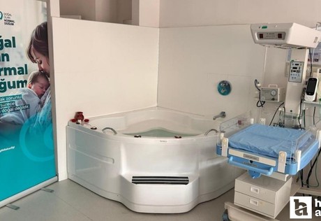 Suda doğum yöntemine anne adaylarından büyük talep