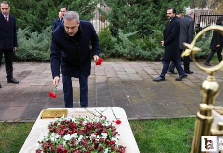 Bakan Fidan'dan 16. Büyükelçiler Konferansı öncesi Dışişleri Şehitliği'ne ziyaret