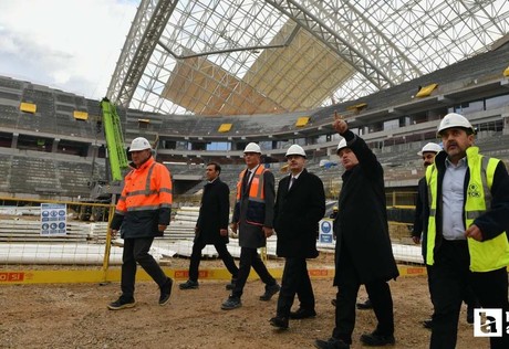Vali Vasip Şahin yeni stadyum inşaatını ziyaret edip bilgi aldı
