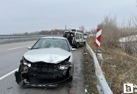 Çorum'da kaza yapan araçların yanında bekleyen vatandaşlara başka bir otomobil çarptı