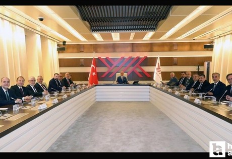 Erol Özvar, rektörlük görevini atanan akademisyenlere mazbatalarını verdi