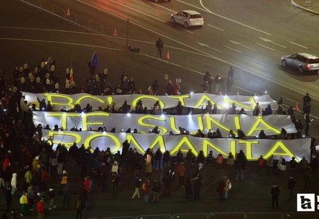 Romanya'da yargı reformu için halk meydanlara döküldü
