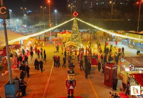 Etimesgut Belediyesi Kadın Emeği Pazarı, yılbaşı coşkusuyla açıldı