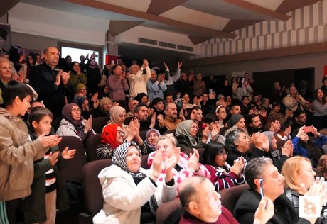 Keçiören Belediyesi'nin Deliler Koğuşu oyunu izleyenlerin yüreğine dokundu!