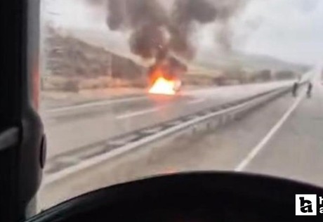 Ankara'da seyir halindeki otomobil alev alev yandı!