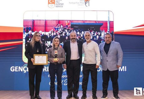 Gençlerbirliği Kadın Futbol Takımı fair-play ödülünü aldı