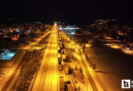 Çankırı D-100 karayolunda kar çilesi: Araçlar mahsur kaldı