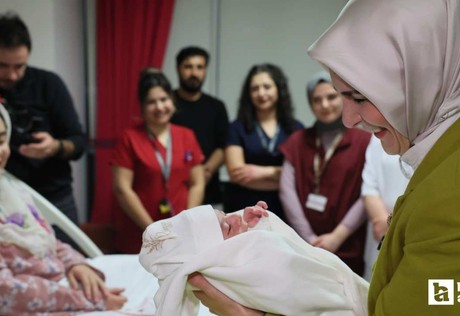 Aile Bakanı Göktaş, Ankara'da yeni doğan bebekleri ziyaret etti