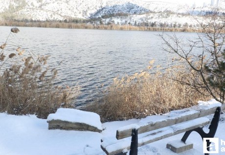 Eymir Gölü, kar yağışı sonrasında beyaza büründü!