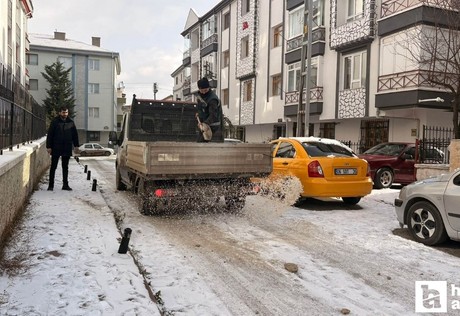 Keçiören Belediyesi'nden tuzlama ve yol açma çalışması!