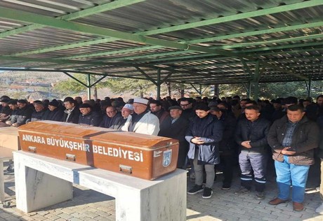 Antalya'da eşinin öldürdüğü anne ile kızı Ankara'da son yolcuğuna uğurlandı