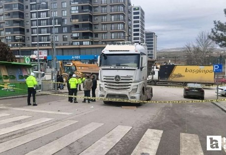 Mamak'ta yere düşen cüzdanını almaya çalışan kadını hafriyat kamyonu ezdi