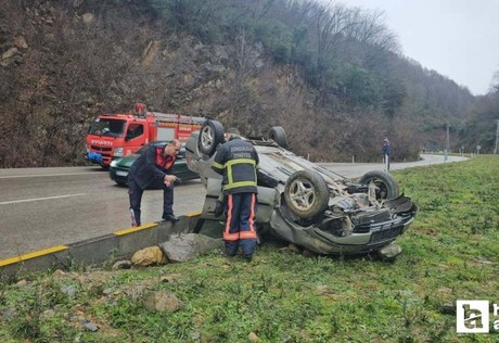 Zonguldak-Ankara yolunda araç takla attı: 3 kişi yaralandı