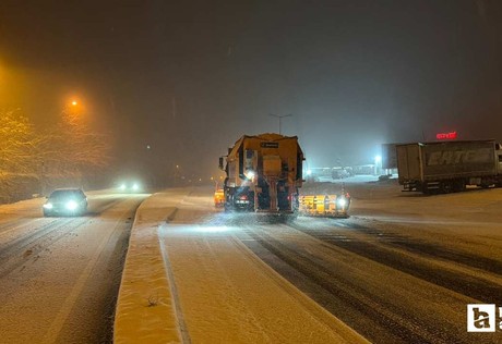 Bolu Dağı geçişinde ekiplerin karla mücadelesi başladı