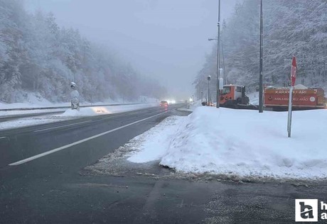 Bolu Dağı'nda yoğun sis etkisini gösterdi