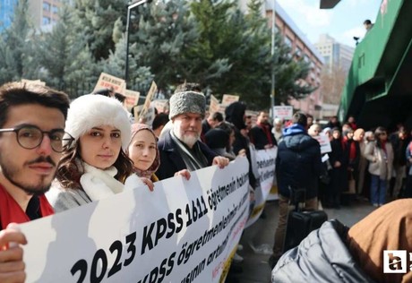 Öğretmen adayları Ankara'da yaptıkları eylemle ek atama istediler