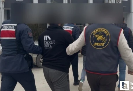 Çorum'da JASAT, boş evlere dadanan hırsızları yakaladı!