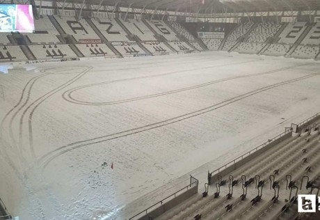 Elazığspor - Ankaragücü maçının oynanacağı stadın zemini karla kaplandı