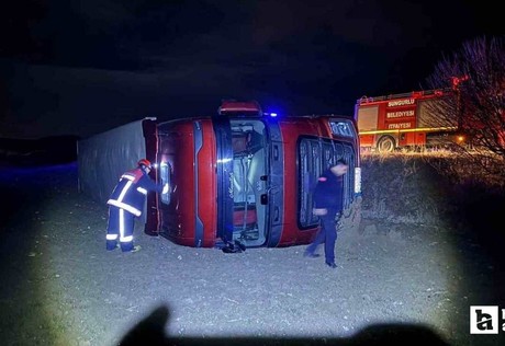 Çorum'da köpeğe çarpmamak için sürücü manevra yapınca tır devrildi