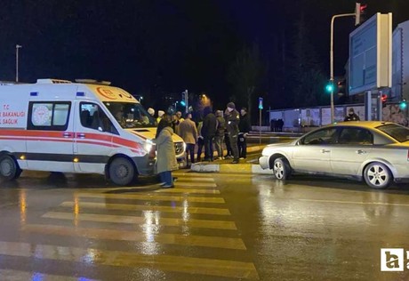 Çorum'da sinyalizasyon direğine çarpan otomobilde 1 kişi yaralandı