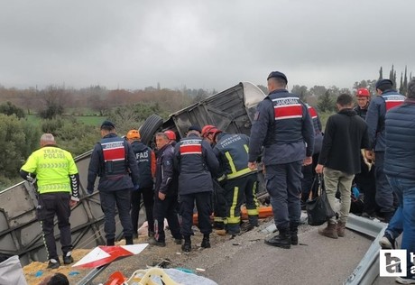 Antalya'da yolcu otobüsü devrildi: Ölü ve yaralılar var!