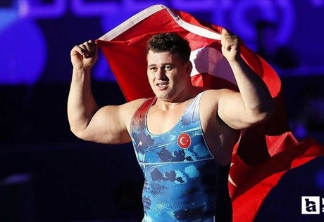 Şampiyon güreşçi Rıza Kayaalp uzun bir aradan sonra yeniden mindere dönüyor