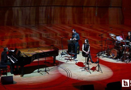 Dünyaca ünlü müzisyen Fahir Atakoğlu başkentte sahne aldı