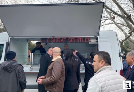 Kuğulu Park'ta 6 Şubat depreminde vefat edenler için lokma dağıtıldı