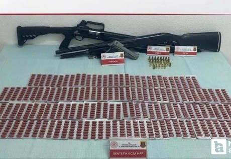 Kırıkkale'de bir eve düzenlenen operasyonda çok sayıda sentetik ecza ele geçirildi