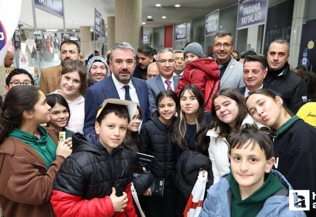 Pursaklar Belediyesi'nin düzenlediği kitap günlerine çocuklardan yoğun ilgi