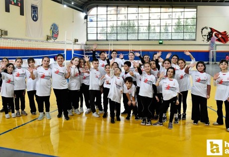 Büyükşehir Belediyesi’nin ‘Fabrika Voleybol’ projesi devam ediyor