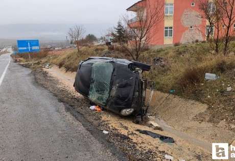 Kırıkkale'de otomobil şarampole devrildi