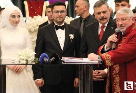 İçişleri Bakanı Mustafa Çiftçi, Çorum’da evlenin çiftin nikah şahidi oldu