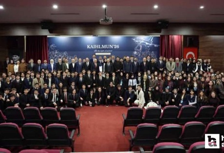 Milli Savunma Bakanı Güler, konferansta gençlerle bir araya geldi