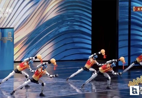 Çin'de insansı robotların kungfu performansı olay oldu
