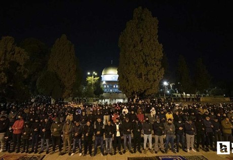 Filistinliler Mescid-i Aksa'da Ramazan ayının ilk teravih namazını kıldılar