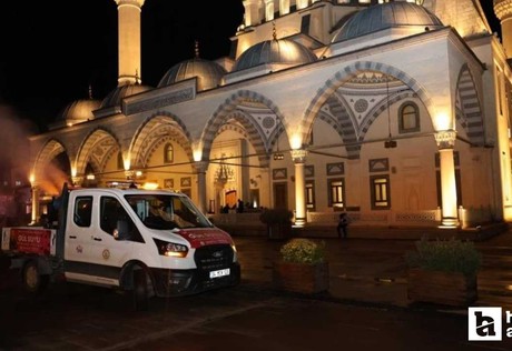 Kırıkkale’de Ramazan cadde ve sokaklara gül suyu sıkıldı