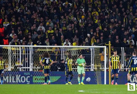 Nottingham Forest'e İstanbul'da 3-0 kaybeden Fenerbahçe turu zora soktu