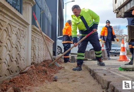 Etimesgut Belediyesi Fen İşleri Müdürlüğü ekiplerinin ilçe genelindeki çalışmaları sürüyor