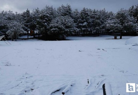 Ankara'nın yüksek kesimleri kar yağışı ile beyaza büründü