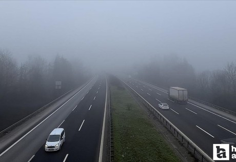 Ankara'nın geçiş güzergahı Bolu Dağı'nda sis ve sağanak yağış etkili oldu