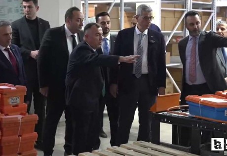 Sağlık Bakanı Kemal Memişoğlu, Ankara'da bir ecza deposunu ziyaret etti