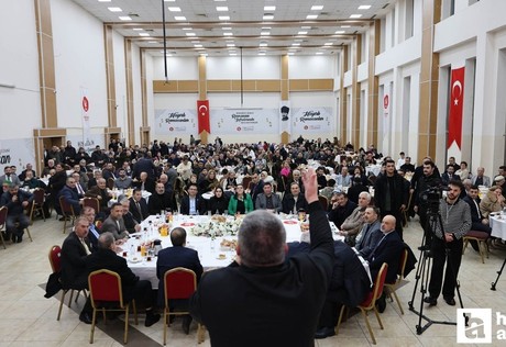 Başkan Özarslan, Mevlana Kültür Merkezi'nde Erzurumlularla bir araya geldi