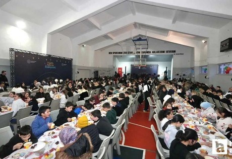 Bakan Tekin, Keçiören'de öğretmen ve öğrencilerle iftar programına katıldı