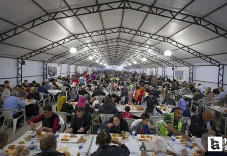 TDV, Kocatepe Camisi'nde her gün 2 bin kişilik iftar sofrası kuruyor